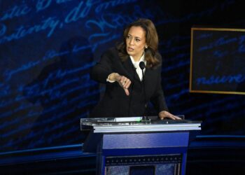 TOPSHOT - US Vice President and Democratic presidential candidate Kamala Harris gives a thumbs down during a presidential debate with former US President and Republican presidential candidate Donald Trump at the National Constitution Center in Philadelphia, Pennsylvania, on September 10, 2024. (Photo by SAUL LOEB / AFP)