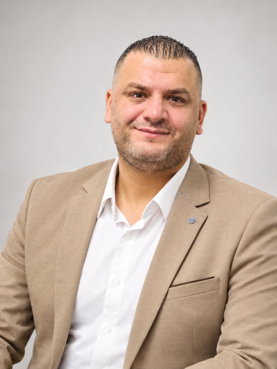 الأستاذ أحمد يوسف أبو عمارة