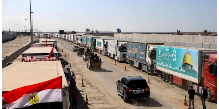 الأونروا: شاحنات المساعدات التي دخلت إلى قطاع غزة لا تكفي