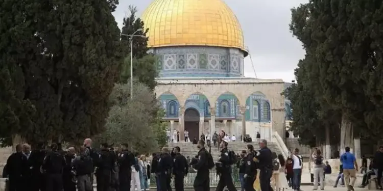 الاحتلال يغلق المسجد الأقصى ويمنع المصلين من الدخول إليه