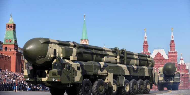 تدريبات روسية على إطلاق أسلحة نووية بإشراف بوتين