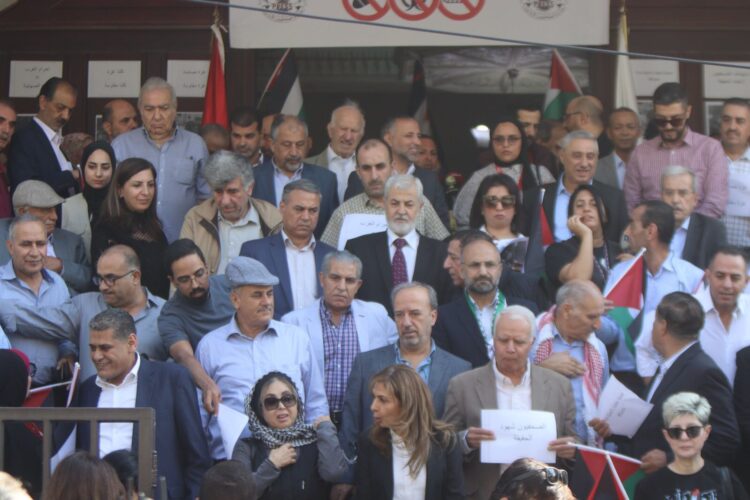 بمشاركة وزير الاتصال الحكومي.. صحفيون ينتصرون لغزة في وقفة أمام نقابتهم -صدى الشعب-صحيفة اخبارية