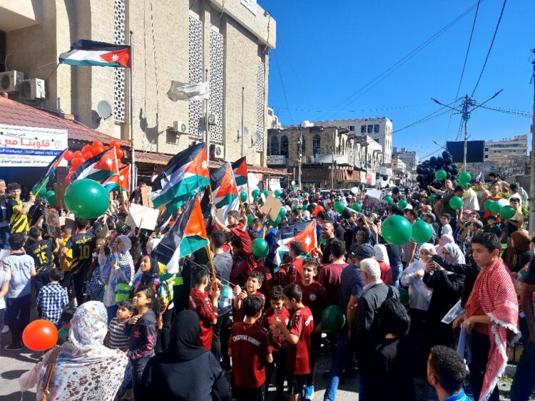 أطفال إربد يحتشدون في وقفة انقذوا الطفولة في غزة