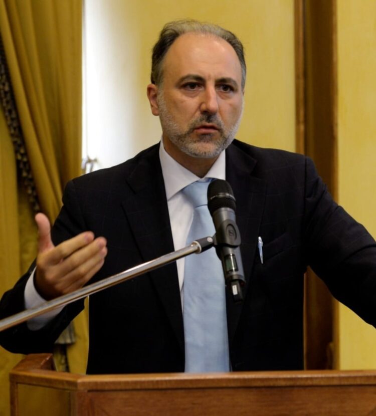 الأمين العام للبرلمان الدولي يثمن جهود الملك لإحلال السلام -صدى الشعب-صحيفة اخبارية