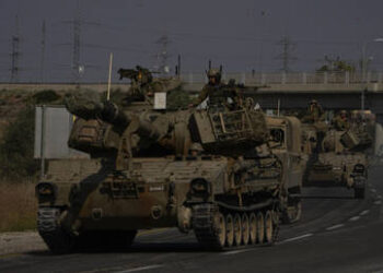 الجيش الإسرائيلي يقول إنه سيوسع عملياته إلى جنوب قطاع غزة إذا لزم الأمر