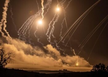 الرئيس الكولومبي يستنكر استخدام إسرائيل الفوسفور الأبيض بغزة