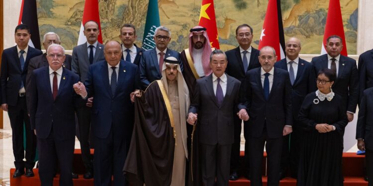 الصفدي ووزراء خارجية عرب يلتقون وزير الخارجية الصيني-صدى الشعب-صحيفة اخبارية