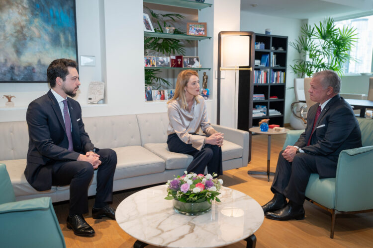 الملك يلتقي رئيسة البرلمان الأوروبي ويحذر من الآثار الكارثية والتبعات طويلة المدى لحرب غزة-صدى الشعب-صخيفة اخبارية