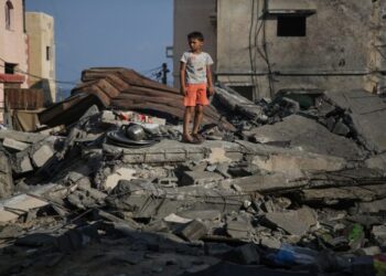 A Palestinian boy inspects damage outside a residential building in Gaza City August 8, 2022, following a cease fire proposed by Egypt between the Israeli army and Palestinian militants. - Israel agreed last night to an Egyptian proposed truce with in Gaza with Islamic Jihad after three days of intense conflict, an Egyptian source said. 
 (Photo by Majdi Fathi/NurPhoto via Getty Images)