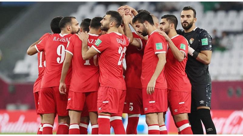 بحضور ولي العهد المنتخب الوطني لكرة القدم يحقق إنجازًا تاريخيًا