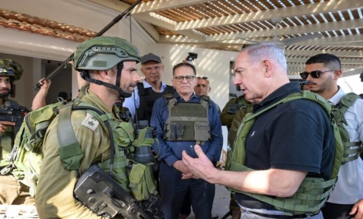 HANDOUT - 14 October 2023, Israel, Kibbutz Be'eri: Israel's Prime Minister Benjamin Netanyahu (L) speaks to a member of the IDF during his visit to Kibbutz Be'eri and Kibbutz Kfar Aza. Photo: Avi Ohayon/GPO/dpa - ATTENTION: editorial use only and only if the credit mentioned above is referenced in full
