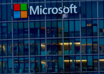 FILE PHOTO: FILE PHOTO: A view shows a Microsoft logo at Microsoft offices in Issy-les-Moulineaux near Paris, France, February 9, 2024. REUTERS/Gonzalo Fuentes/File Photo/File Photo