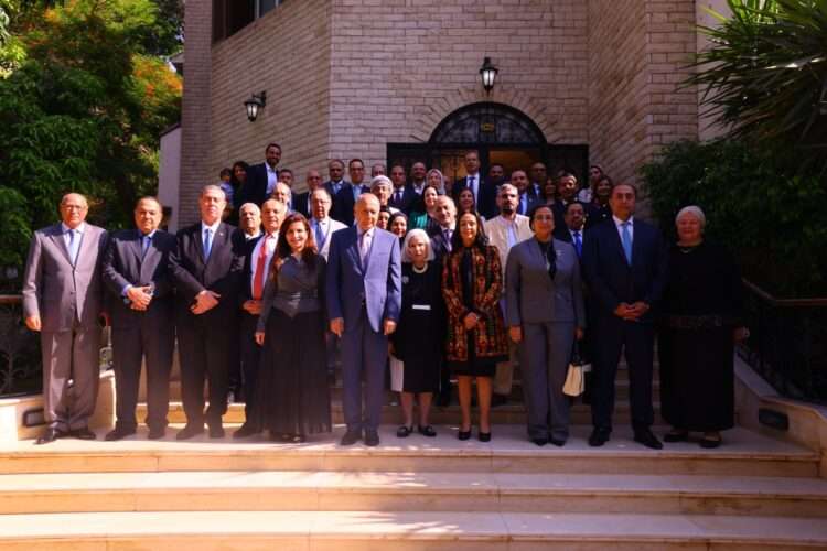 (تعميم أمني) على وزيرة سابقة و دبلوماسية بسب (مصعد منزلها) .. من تدخل لحل المشكلة؟