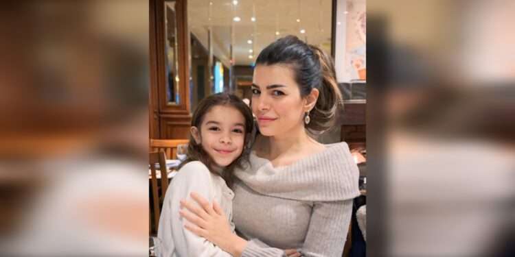 {"remix_data":[],"remix_entry_point":"challenges","source_tags":[],"origin":"unknown","total_draw_time":0,"total_draw_actions":0,"layers_used":0,"brushes_used":0,"photos_added":0,"total_editor_actions":{},"tools_used":{},"is_sticker":false,"edited_since_last_sticker_save":false,"containsFTESticker":false}