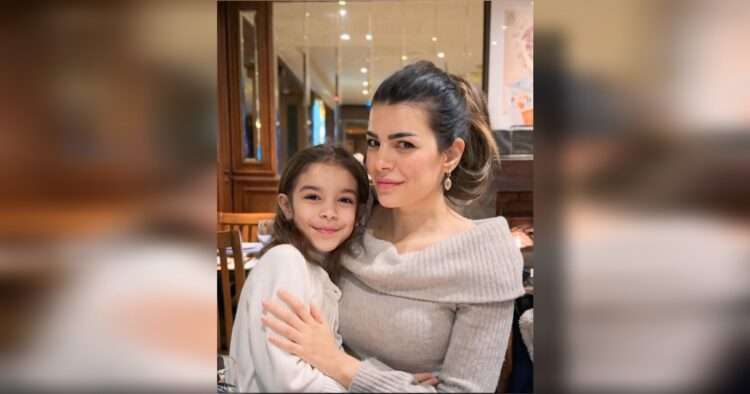 {"remix_data":[],"remix_entry_point":"challenges","source_tags":[],"origin":"unknown","total_draw_time":0,"total_draw_actions":0,"layers_used":0,"brushes_used":0,"photos_added":0,"total_editor_actions":{},"tools_used":{},"is_sticker":false,"edited_since_last_sticker_save":false,"containsFTESticker":false}