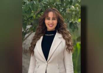 {"remix_data":[],"remix_entry_point":"challenges","source_tags":[],"origin":"unknown","total_draw_time":0,"total_draw_actions":0,"layers_used":0,"brushes_used":0,"photos_added":0,"total_editor_actions":{},"tools_used":{},"is_sticker":false,"edited_since_last_sticker_save":false,"containsFTESticker":false}